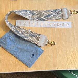 SALT 31” shoulder strap - Willa in gray beige and blue, brass